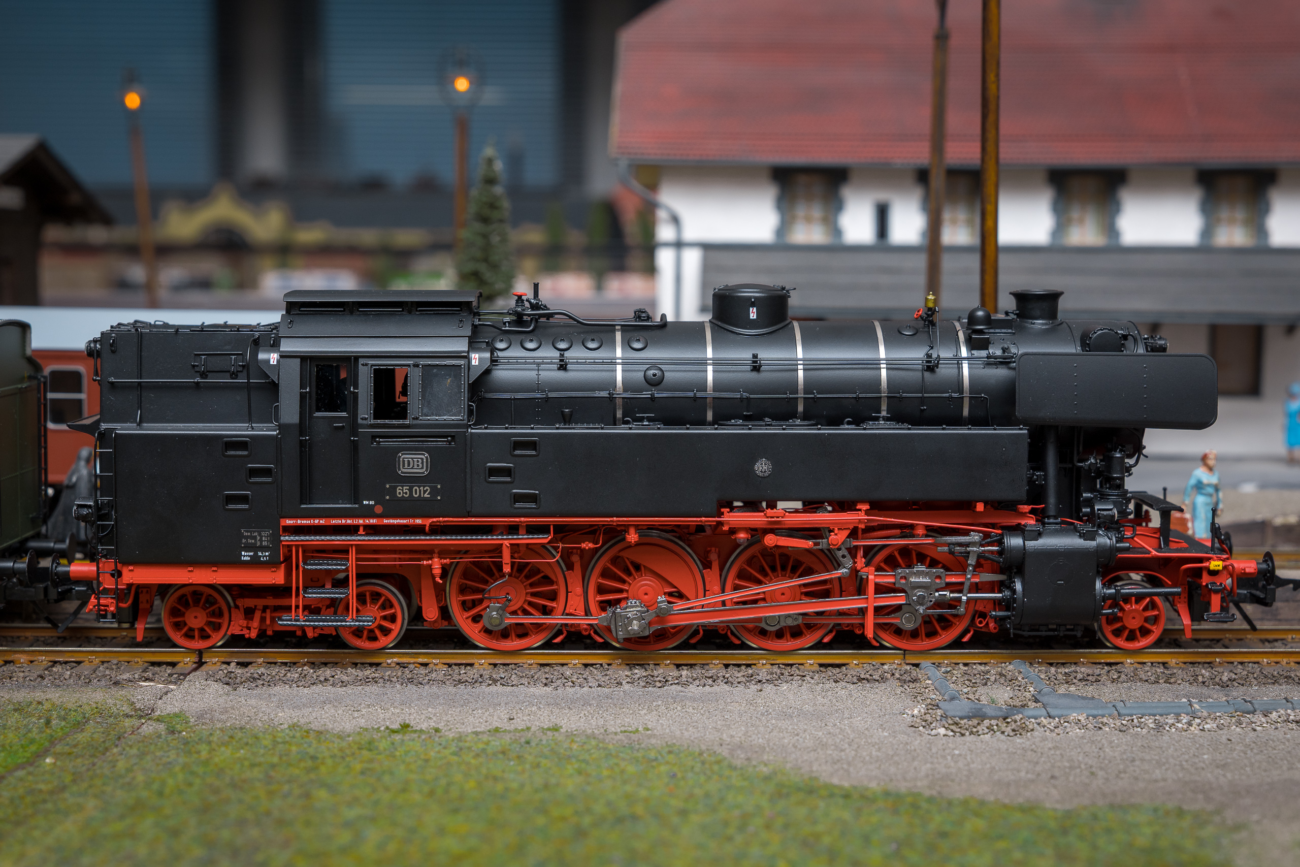 Spur 0-Anlage – Neubaudampflok Baureihe 65 012